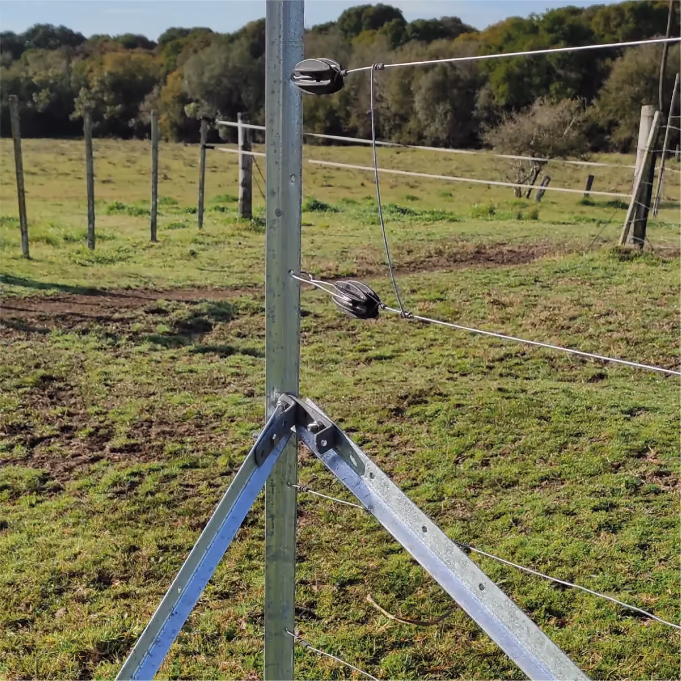 Instalación del sistema de alambrados Ecofence, fotografía 1